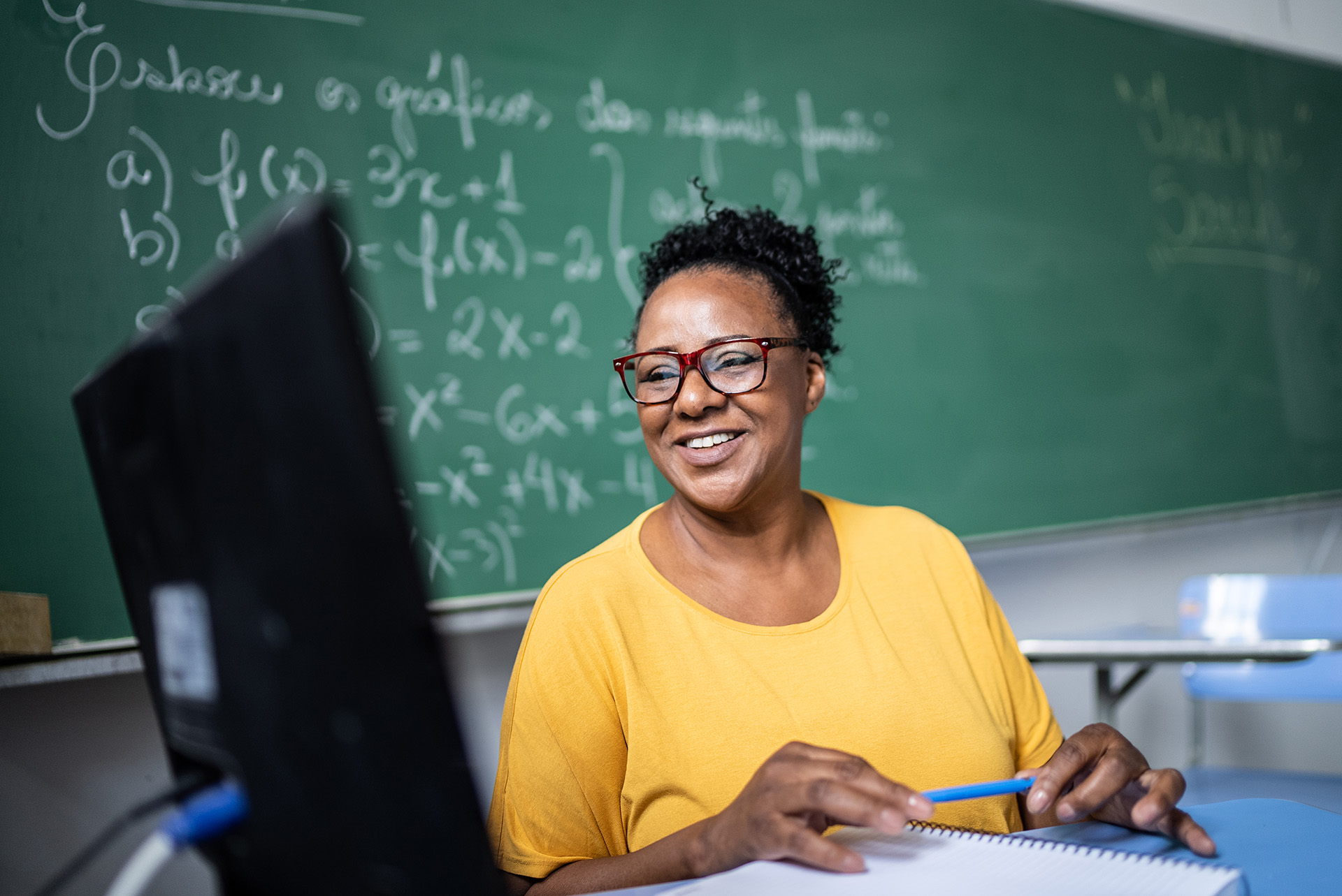 Trabalho Educação Educacional Professora Escola Escolar Banco Finanças Financeira Crédito Negócio Agência Bancária Cooperativa Cooperativismo Coop